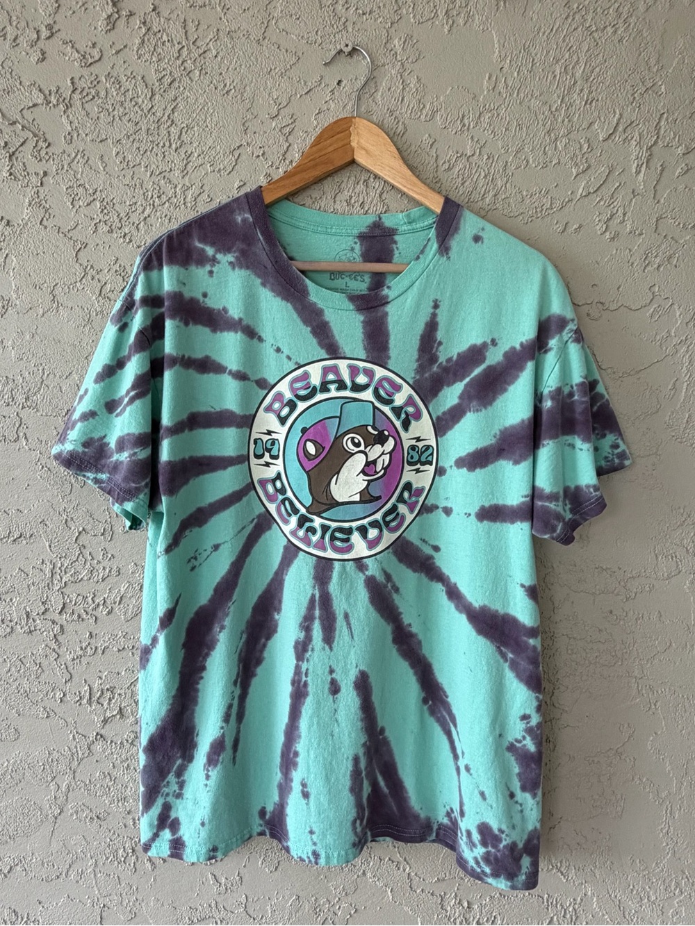 Buc-ee’s Beaver Believer Tie Dye Graphic T-Shirt Large